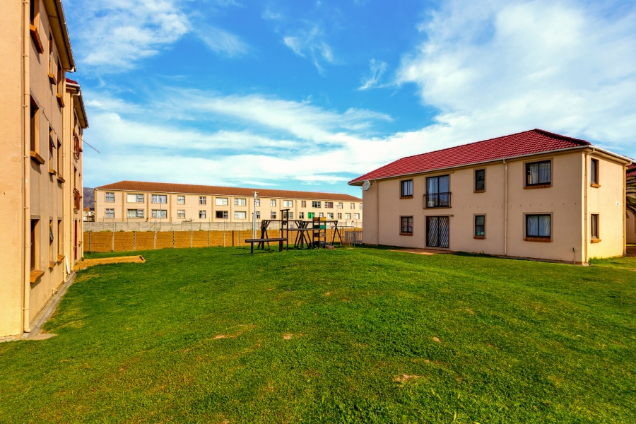 3 Bedroom Property for Sale in Guldenland Western Cape